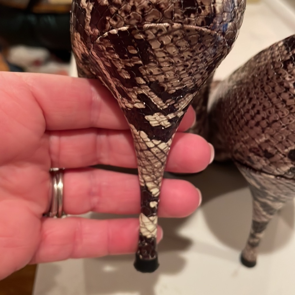 Stuart Weitzman Amazrolling Python Peep Toe Sz 9 - image 7